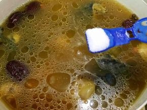 加入适量盐调味即可