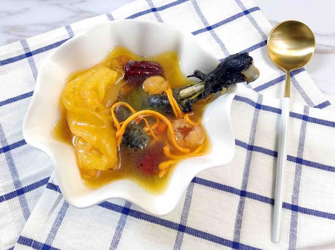 花胶虫草花乌鸡汤