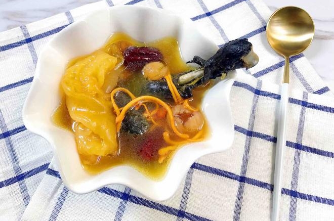 花胶虫草花乌鸡汤