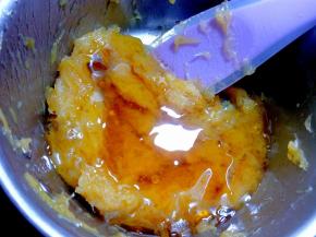 15.放凉后，加入蜂蜜搅匀,就可做好啦！