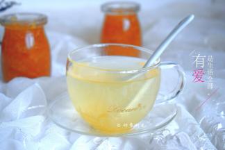 装入密封罐，放冰箱冷藏，饮用舀一勺加温水饮用，不要用滚烫的水，会破坏蜂蜜的营养成分。 蜂蜜柚子茶的冲饮方法随意，热饮冰饮都可以，每日一杯，营养美味。