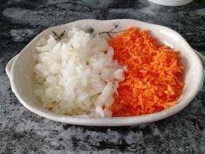 胡萝卜切碎沫