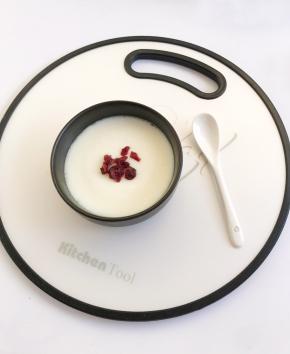 放入蔓越莓干，味道很棒哦。