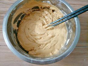 搅拌均匀成可以流动的米浆