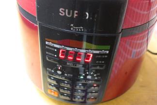压力锅按煮粥键约35分钟；PS：每个锅不同，时间略有不同