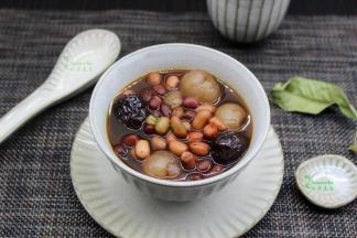 今天大雪，晚上煲一锅四红汤，补血补气益肝养生