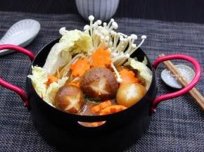 单身狗也能享受的火锅，一个食用，在家轻松做麻辣素菜锅