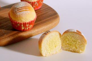 出炉晾至手温装保鲜袋密封保存，奶香味浓郁的椰蓉小餐包就做好啦，刚出炉特别好吃