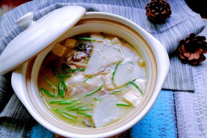 豆腐萝卜鱼头汤