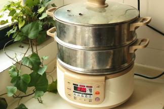 电蒸锅选择面食蒸程序，大火上汽后蒸20分钟即可。