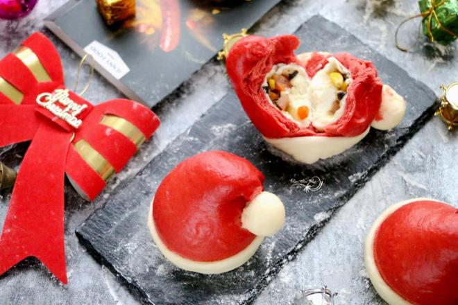 圣诞帽香菇香肠包