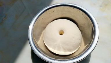 发酵后的面团，成双倍大。