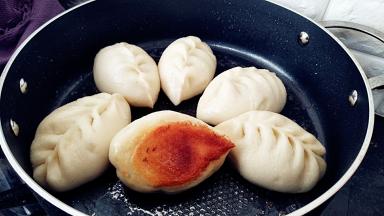 煎至水分收干就可以断火出锅。