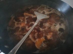 加入没过排骨的开水