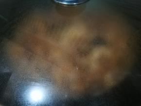 大火烧开，煮5分钟，盖盖转小火慢炖