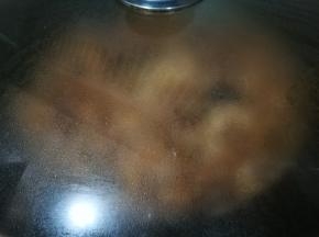 大火烧开，煮5分钟，盖盖转小火慢炖