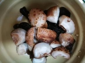 洗净切好，不要切得太小