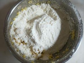 加入过筛后的低粉。