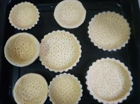 放入预热好的烤箱180度中层烤20分钟左右上色即可。