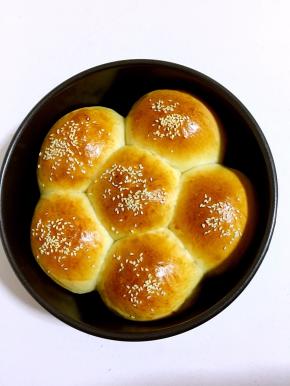 出炉后放在晾架上晾凉即可装进保鲜袋放在室温保存！