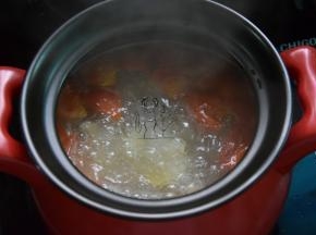加入番茄再煲半个小时