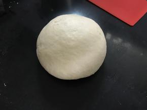 揉成光滑的面团。