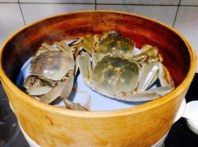 将蒸笼套在砂锅上