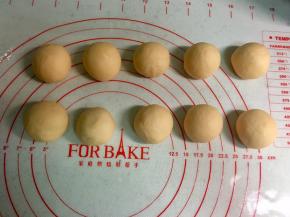 每个面剂子分别揉圆。