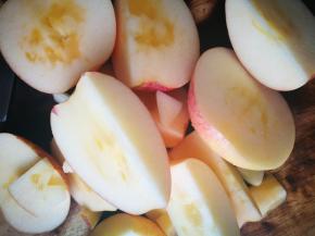 切下来，去掉果核