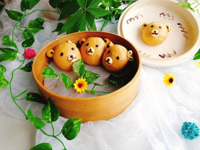 小熊红糖馒头+红枣枸杞子银耳汤