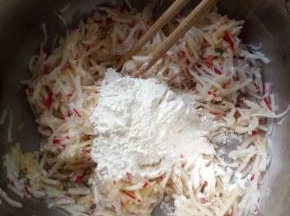 加入少许面粉