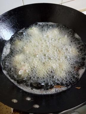 丸子会再油里翻滚