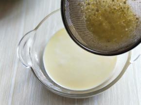 过细筛。(这个步骤不要省略)