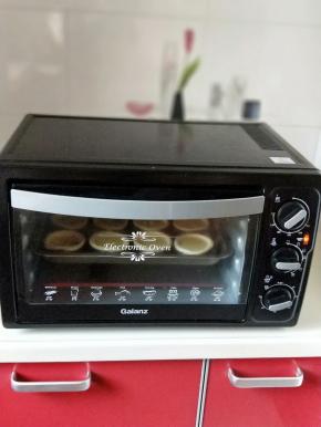 烤箱210度预热5分钟，烤盘入烤箱中层210度看18分钟，时间根据自家烤箱性能另定。