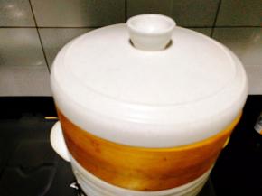 大火煮开转中小火蒸15分钟，焖5分钟后馒头可以先出锅，