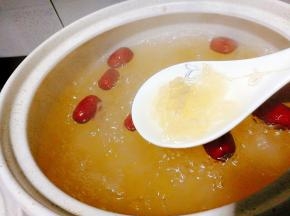 煮到银耳出胶