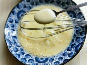 加入炼乳。(量可以根据个人喜欢增减)