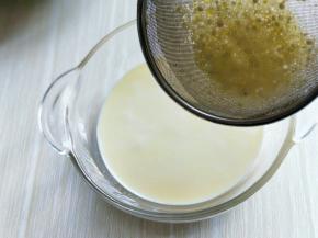 过细筛。(这个步骤不要省略)