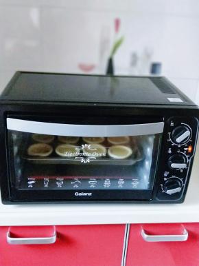 烤箱200度预热5分钟，蛋挞入烤箱中层200度烤18-20分钟。【根据自家烤箱性能另定】注意观察颜色