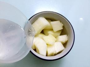 加入适量的纯净水6-7分满即可