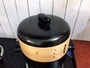 大火烧开水后转小火蒸一小时即可