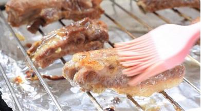 烤至15分钟左右取出双面各刷一遍蜂蜜