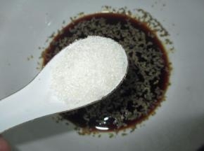 加入白糖适量