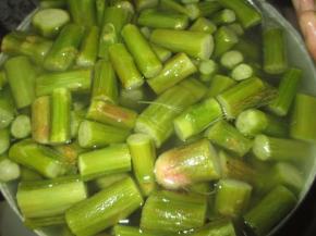 再用清水洗干净，沥干