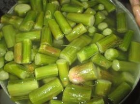 再用清水洗干净，沥干