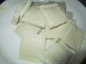 然后把白豆腐干放进去霉三个小时