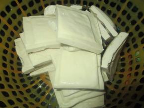 然后取出用清水轻轻的冲洗一下沥干