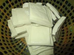 然后取出用清水轻轻的冲洗一下沥干