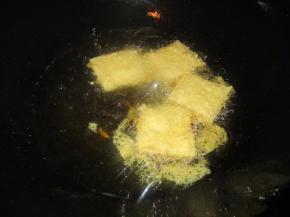 炸到两边金黄后即可起锅了