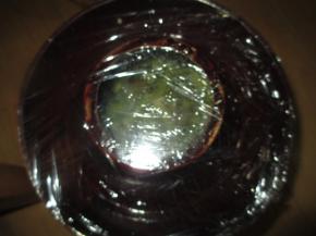 密封起来，像夏天的话，一般四五天左右即可，这时捞出霉好的苋菜杆，留下那个汁，加点盐，密封着，这个就是以后用来浸臭豆腐干的老汁